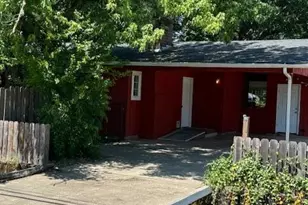 236 S Caves Ave, Cave Junction, OR 97523 - Photo 5