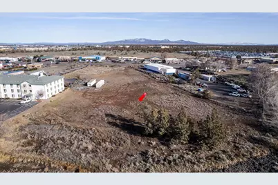 2285 S Hwy 97, Redmond, OR 97756 - Photo 1