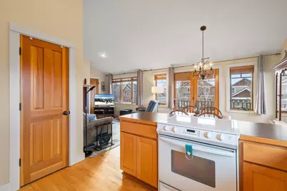 568 W Jefferson Avenue, Sisters, OR 97759 - Photo 9