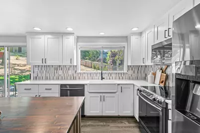 1560 Cambridge Circle, Medford, OR 97504 - Photo 13