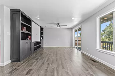 1560 Cambridge Circle, Medford, OR 97504 - Photo 9