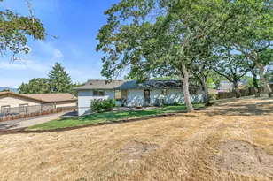 1560 Cambridge Cir, Medford, OR 97504 - Photo 33