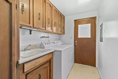 1560 Cambridge Circle, Medford, OR 97504 - Photo 29