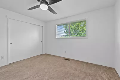 1560 Cambridge Circle, Medford, OR 97504 - Photo 27