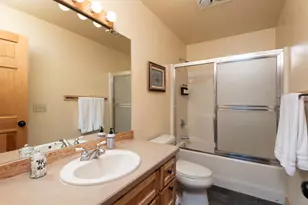 8578 Red Wing Ln, Redmond, OR 97756 - Photo 13