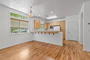 411 N Mountain Ave, Ashland, OR 97520 - Photo 5