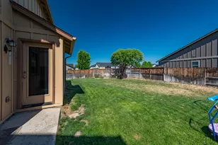 805 NE Redwood Ave, Redmond, OR 97756 - Photo 23