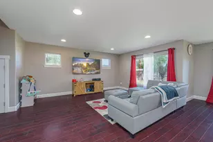 805 NE Redwood Ave, Redmond, OR 97756 - Photo 7