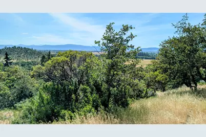 814 Mesa Drive, Eagle Point, OR 97524 - Photo 1