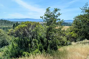 814 Mesa Dr, Eagle Point, OR 97524 - Photo 1