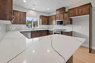 4082 SW 38th Place, Redmond, OR 97756 - Photo 3