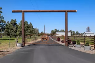 7215 NE 33rd St, Redmond, OR 97756 - Photo 5