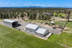 7215 NE 33rd St, Redmond, OR 97756 - Photo 3