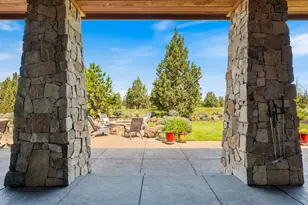 22884 Moss Rock Dr, Bend, OR 97701 - Photo 11