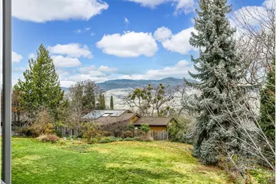 854 Twin Pines Circle #7, Ashland, OR 97520 - Photo 3