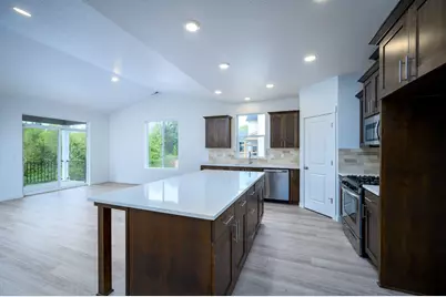 1171 Pumpkin Ridge Drive #325, Eagle Point, OR 97524 - Photo 5