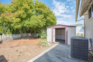 206 Kingsbury Dr, Grants Pass, OR 97526 - Photo 25