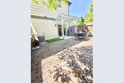 2363 Dahlia Way, Medford, OR 97501 - Photo 9