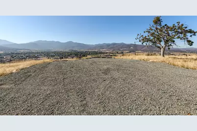 993 Suncrest Road, Medford, OR 97504 - Photo 13