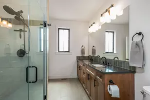 1060 N Bluebird St, Sisters, OR 97759 - Photo 17