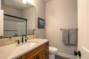 1060 N Bluebird St, Sisters, OR 97759 - Photo 19