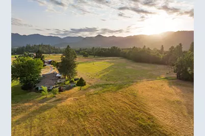 701 Messinger Road, Grants Pass, OR 97527 - Photo 3