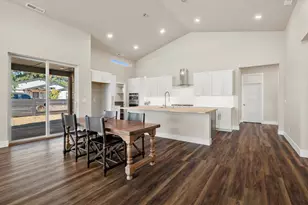 230 E Diamond Peak Ave, Sisters, OR 97759 - Photo 13