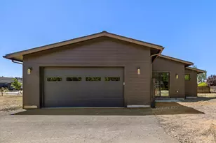 230 E Diamond Peak Ave, Sisters, OR 97759 - Photo 45