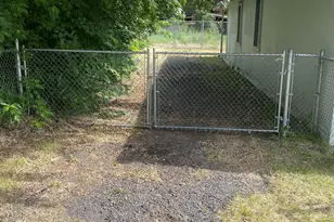 212 W Chocktoot St, Chiloquin, OR 97624 - Photo 3