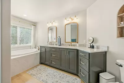 425 S 1st Street, Jacksonville, OR 97530 - Photo 33