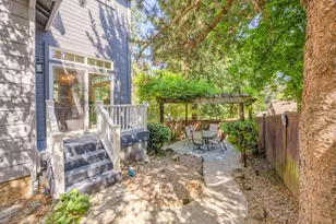 425 S 1st St, Jacksonville, OR 97530 - Photo 43