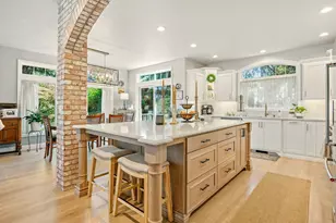 425 S 1st St, Jacksonville, OR 97530 - Photo 7