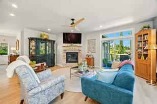 425 S 1st St, Jacksonville, OR 97530 - Photo 13