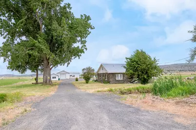 9452 Matney Way, Klamath Falls, OR 97603 - Photo 7