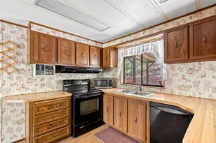 363 Kitty Dr, Eagle Point, OR 97524 - Photo 9