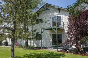 438 NW 19th St, Redmond, OR 97756 - Photo 23