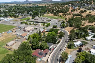 284 E Main St, Eagle Point, OR 97524 - Photo 35