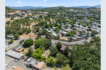 284 E Main Street, Eagle Point, OR 97524 - Photo 37
