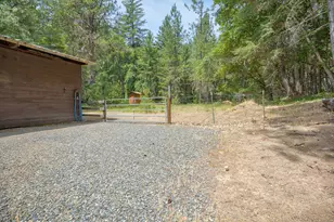 1625 Crow Rd, Merlin, OR 97532 - Photo 31