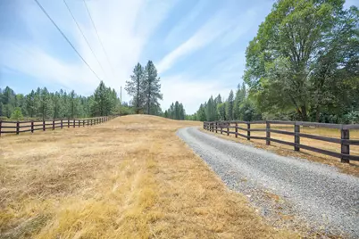 1625 Crow Road, Merlin, OR 97532 - Photo 33