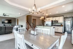 1926 SW 25th St, Redmond, OR 97756 - Photo 9