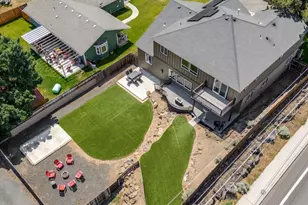 1926 SW 25th St, Redmond, OR 97756 - Photo 3