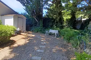 409 NE Royal Dr, Grants Pass, OR 97526 - Photo 15