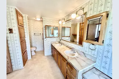 300 Winston Drive, Grants Pass, OR 97526 - Photo 17