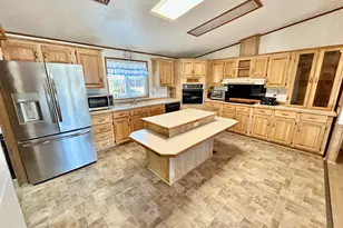 300 Winston Dr, Grants Pass, OR 97526 - Photo 7