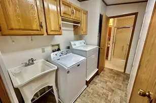 300 Winston Dr, Grants Pass, OR 97526 - Photo 13