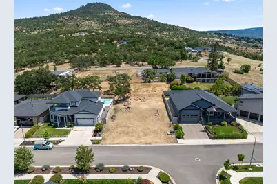 1828 Plateau Drive, Medford, OR 97504 - Photo 1