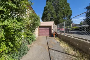 1034 High St, Klamath Falls, OR 97601 - Photo 5