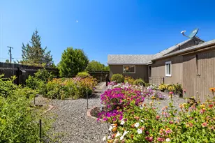 711 SW 3rd St, Madras, OR 97741 - Photo 41