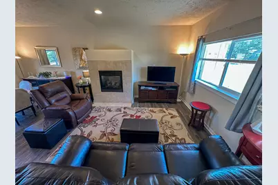 821 Quail Point Drive, Klamath Falls, OR 97601 - Photo 11